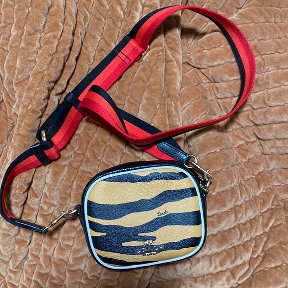 COACH mini Dempsey camera bag in tiger print - Picture 5 of 6